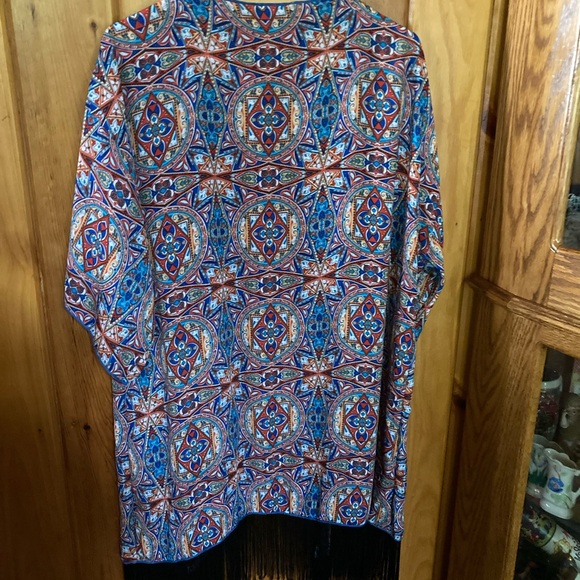 Lularue multicolored shawl/overlay. Lrg. Black fringe light weight. - Picture 2 of 5